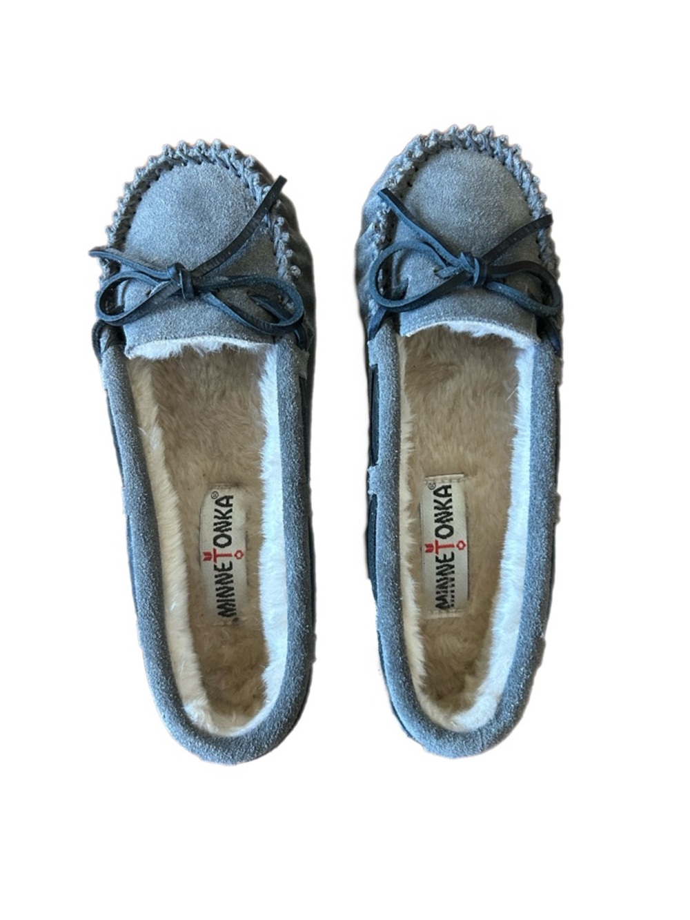 NEW WITHOUT TAGS Minnetonka Gray Suede Moccasins with Faux Fur Lining